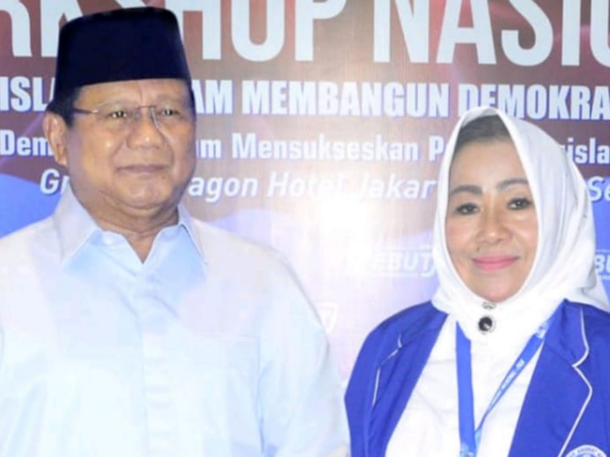 Ketua Puan PAN Provinsi Riau, Elida Netti (kanan) bersama Ketua Umum Partai Gerindra, Prabowo Subianto (kiri). (Foto : istimewa)