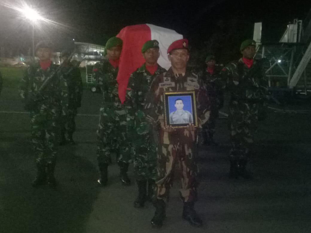 Upacara Penghormatan Penerimaan dan Pemberangkatan Jenazah Sertu Anumerta Mirwariyadin (Foto: beritabatam.co)