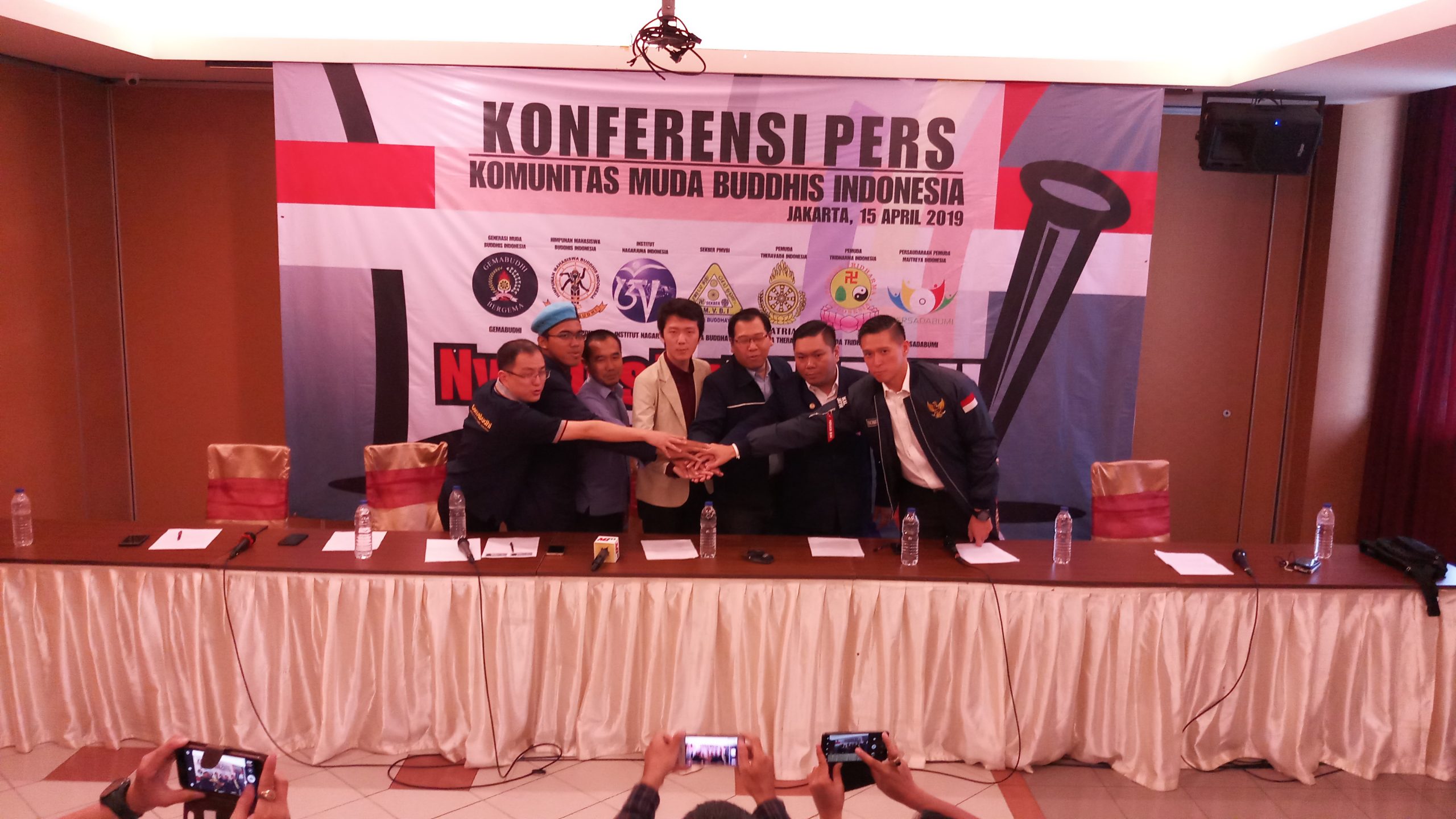 Konferensi pers Komunitas Muda Buddhis Indonesia (GEMABUDDHI) dalam rangka mensukseskan Pemilu 2019, Gambir, Jakarta Pusat, Senin (15/4/2019). (Foto: beritabatam.co/ Hamdi Putra)