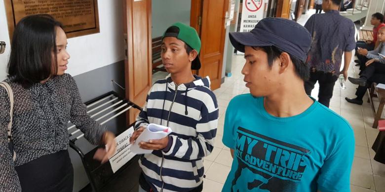 4 Pengamen Korban Salah Tangkap Tuntut Ganti Rugi Kepada Polda Metro Jaya dan Kejaksaan Tinggi DKI
Foto : Kompas