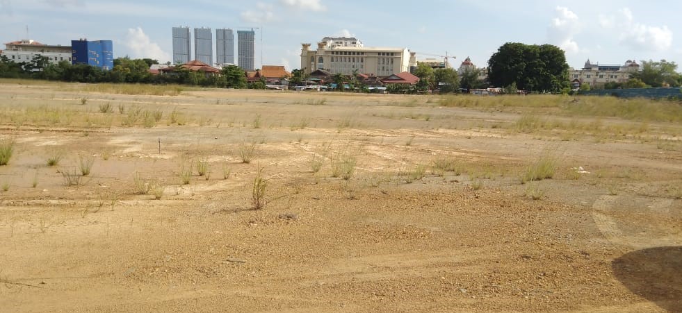 Tampak Lahan Tidur di Salah Satu Titik di Bilangan Batam Centre
Foto : Ben/beritabatam