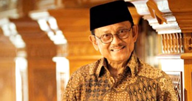 Romansa Ainun Habibie  Inspirasi Cinta Sejuta Umat beritabatam co