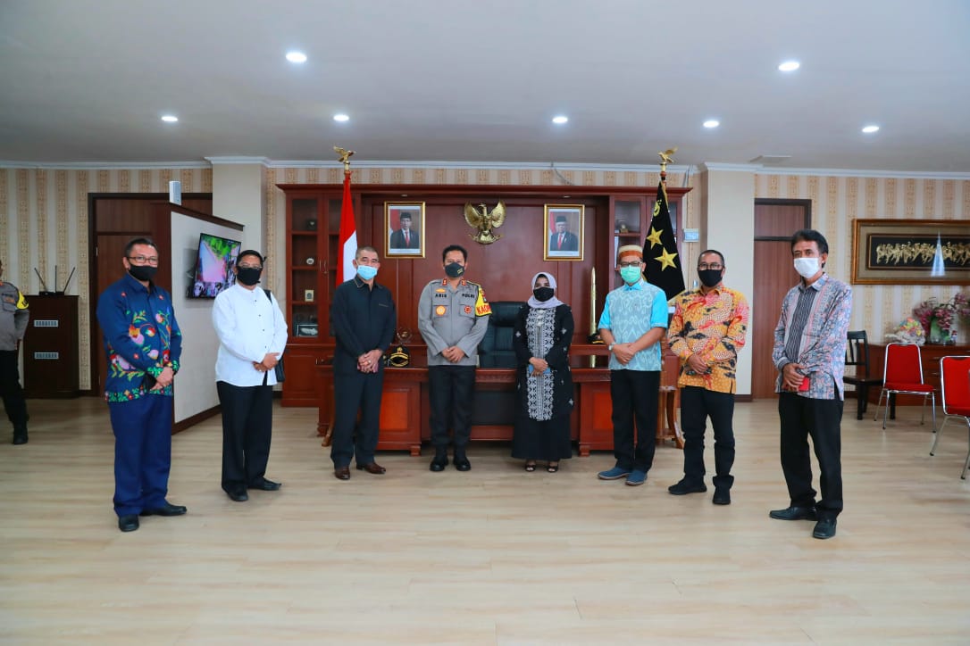 Jajaran Pengurus KKSS Kepri menemui Kapolda Kepri, Irjen Pol Aris Budiman di ruang kerjanya Mapolda Kepri di Batam, Rabu (10/6/2020).