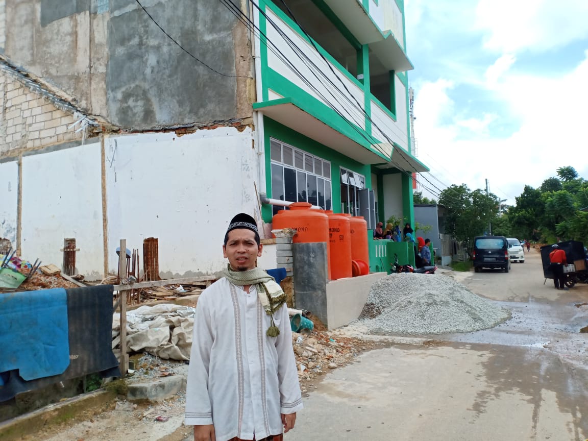 Ustadz Hanapi,
Pendiri pondok pesantren Tahfizh Wal Lughoh Ruhul Qur'an 
Foto : Put/beritabatam.co