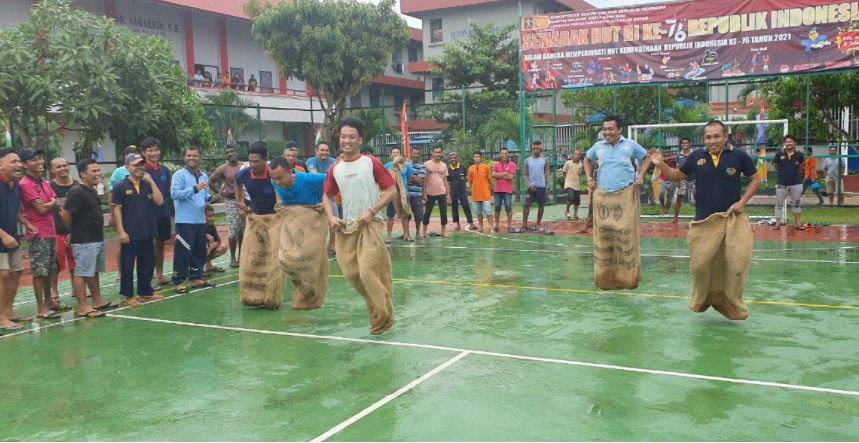 Terkurung dibalik Tembok, Tawa Lepas dan Keseruan Perlombaan Tujuhbelasan dari Lapas Kelas IIA Batam
Sabtu (14/08/21)
Foto : MIB