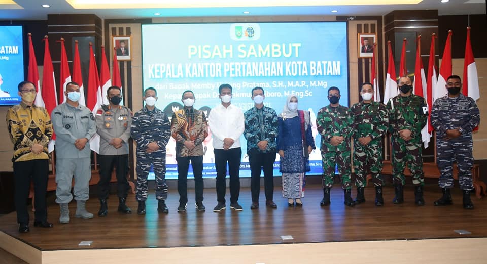 Muhammad Rudi saat menghadiri pisah sambut Kepala Kantor Pertanahan Kota Batam lama, Memby Untung Pratama, dan Kepala Kantor Pertanahan Kota Batam baru, Makmur A. Siboro, di Kantor Wali Kota Batam, Jumat (13/08/21).
Foto : MCB