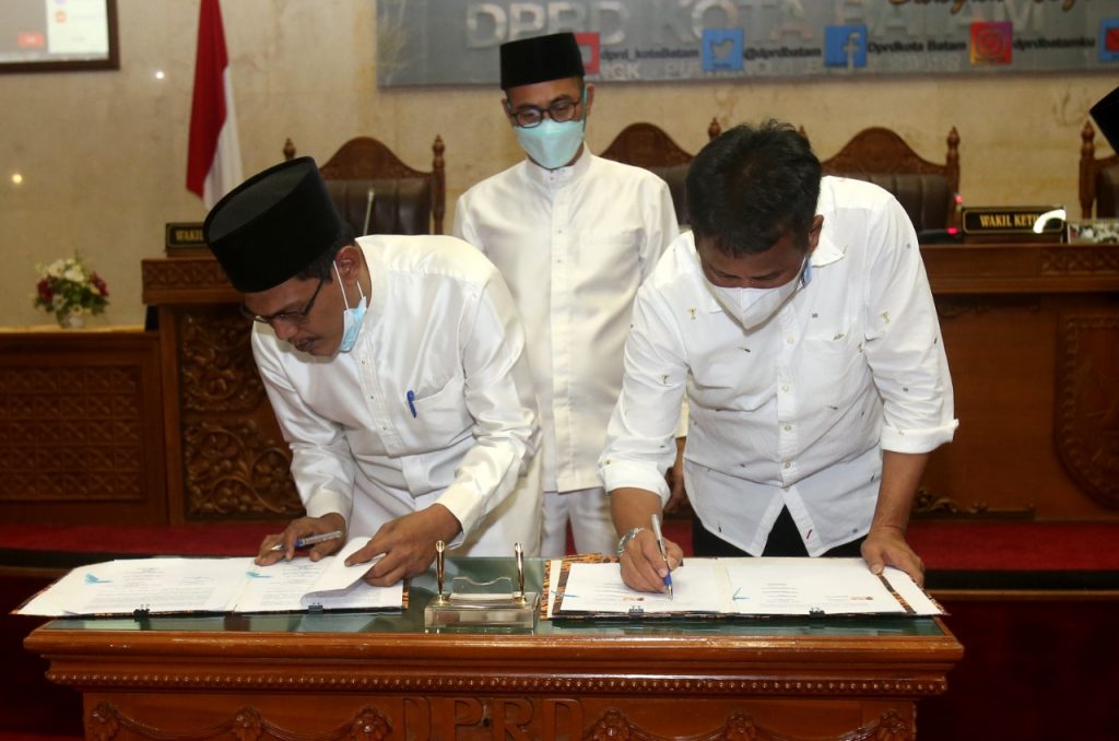 Walikota Batam Ajukan Rencana Perubahan Tiga Perda Pajak dan Dua Perda Retribusi dalam Rapat Paripurna, Jumat (13/08/21).
Foto : MCB
