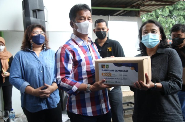 Hari Bakti ke 50 Tahun, Kepala BP Batam Salurkan Bantuan 2000 Paket Sembako 
Foto : BP Batam