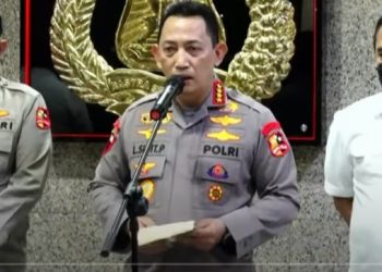 Kapolri Jenderal Listyo Sigit Prabowo saat konferensi pers di gedung Bareskrim Polri, Jakarta, Kamis (04/08/22)
Foto: Youtube