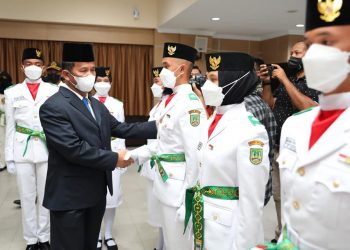 Rudi Kukuhkan Paskibra Batam 2022
Foto: MCB