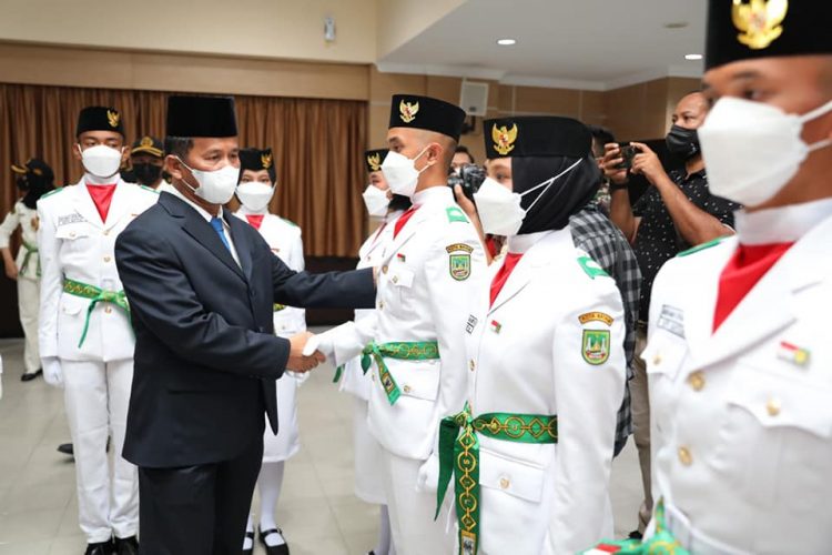 Rudi Kukuhkan Paskibra Batam 2022
Foto: MCB