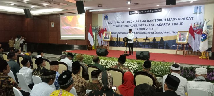 Ketua FKUB Jakarta TImur, KH. Ma'arif, MA Saat memberikan sambutan dalam Silaturahim Tokoh Agama dan Tokoh Masyarakat Tingkat Kota Adminstrasi Jakarta Timur, (10/05/23).
Foto: FKUB Jaktim