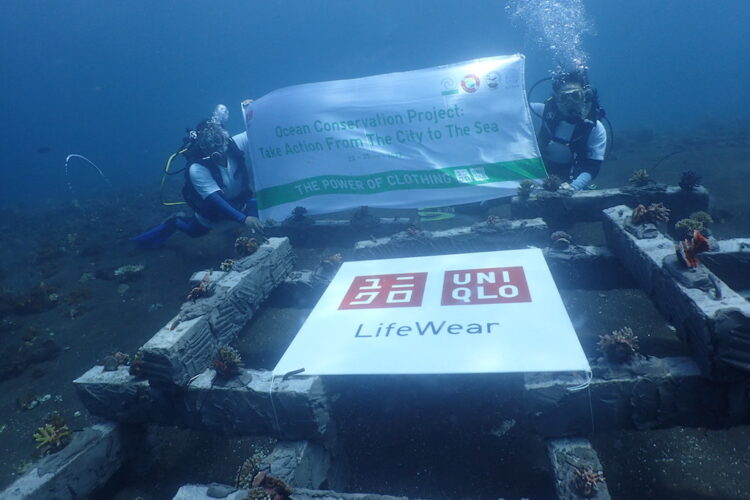 Aksi Lingkugan ENIQLO dan PPLH Bali