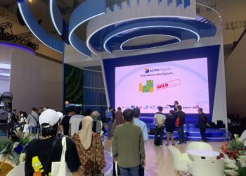Keramaian Pengunjung di Main Booth Astra Financial GIIAS 2023 (20/8).