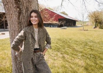 UNIQLO/INES DE LA FRESSANGE 2023 Fall/Winter, Hadirkan Gaya Timeless yang Menghargai Tradisi