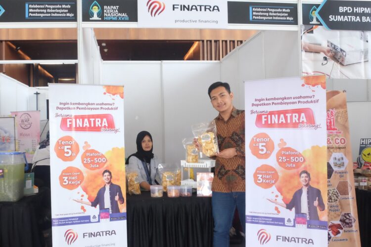 FINATRA turut dorong pertumbuhan UMKM Indonesia melalui dukungannya dalam Rapat Kerja Nasional (Rakernas) XVIII Himpunan Pengusaha Muda Indonesia (HIPMI) 2023 sebagai partner sponsor serta turut meramaikan suasana Rakernas dengan booth yang memamerkan salah satu UMKM Binaan FINATRA, yakni Keripiqu (31/8/2023).