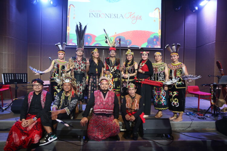 Suara Harmoni Kalimantan, Pertunjukan Seni Musik dan Tari Kekayaan Warisan Budaya