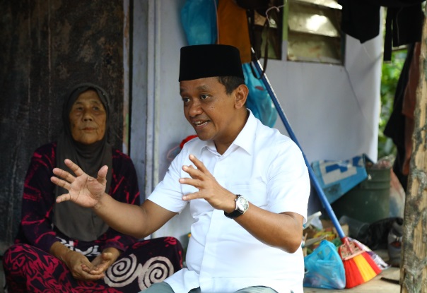 Menteri Investasi RI dan Kepala BP Batam saat mengunjungi salah satu rumah warga Desa Pasir Panjang