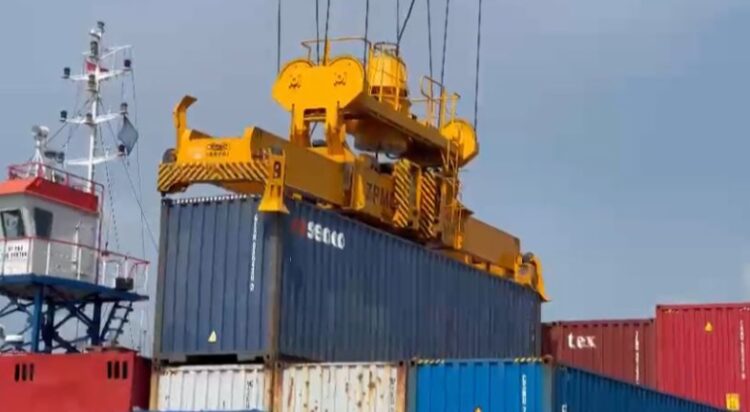 Satu STS Crane Mampu Akomodir 15 Persen Volume Bongkar Muat di Terminal Batu Ampar