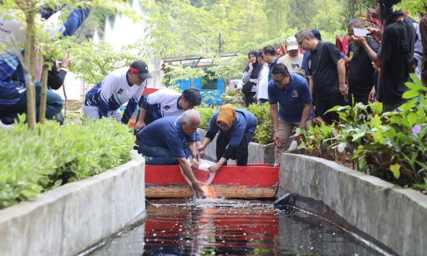 Ajang Promosi Wisata Edukasi Taman Rusa BP Batam Gelar Mancing Mania
(17/11/23)
Foto: BP Batam