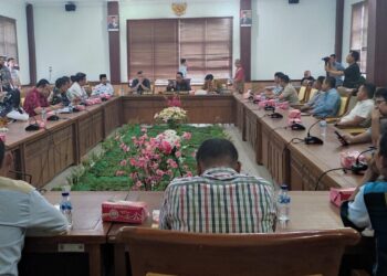 RDP Komisi I DPRD Kota Batam Tentang Konflik Warga Perumahan Namarina dengan Perangkat RW
(12/10/23)
Foto: Istimewa