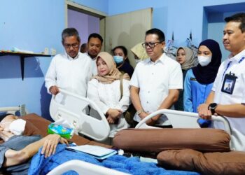 Jalin Tali Kasih, BP Batam Kunjungi Para Pensiunan, Anak Yatim dan Pegawai yang Sedang Sakit
(07/12/23)
Foto: BP Batam