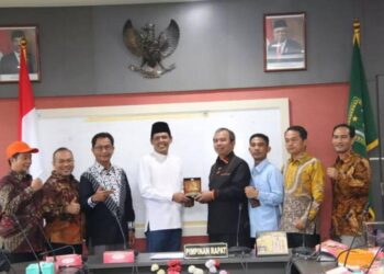 Bahas Optimalisasi PAD dan dan Pengelolaan Air Bersih, Wakil Ketua DPRD Batam Terima Kunker DPRD Kabupaten Bekasi