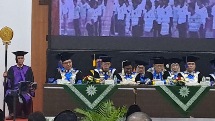 Selamat & Sukses! Prof. Dr. Bunyamin, M.Pd.I Dikukuhkan Sebagai Guru Besar Uhamka
(18/05/24)
Foto: Dip
