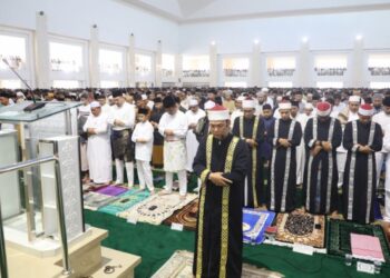 Khidmatnya Sholat IED 2024 di Kota Batam
(17/06/24)
Foto: BP Batam