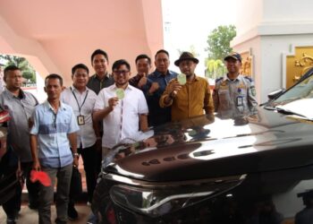 Sejumlah Pimpinan DPRD Batam Beli Stiker Parkir Berlangganan
(10/07/24)
Foto: DPRD Batam