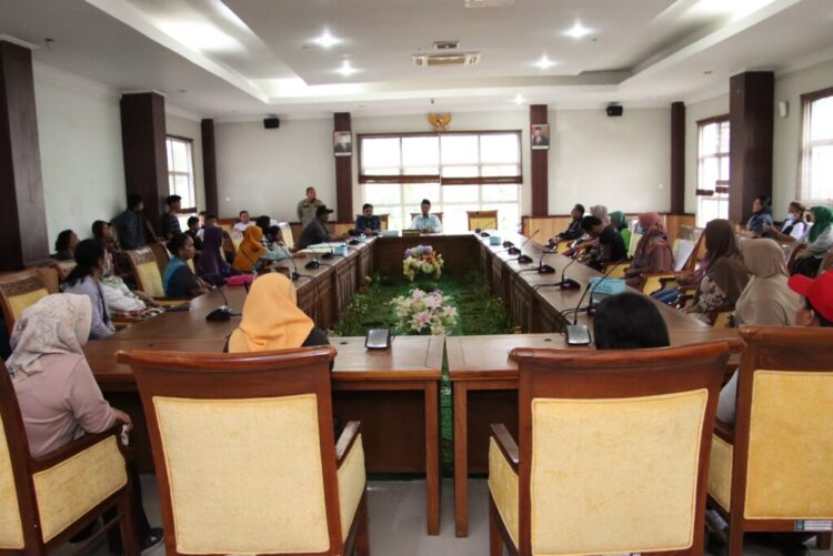 Anak Gagal Masuk SMKN 01, Warga Tembesi Mengadu ke Komisi IV DPRD Batam
(10/07/24)
Foto: DPRD Batam