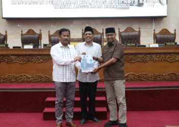 DPRD Terima KUA/PPAS Perubahan APBD 2024 dari Walikota Batam
(03/07/24)
Foto: DPRD Batam