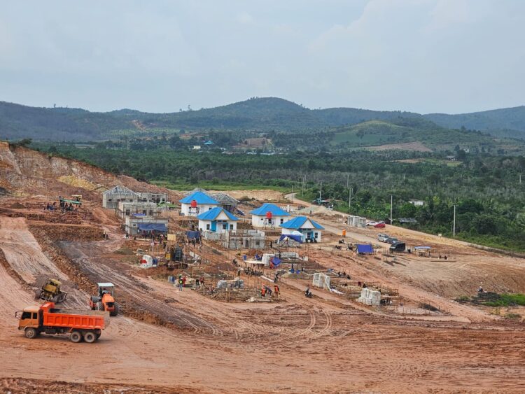 BP Batam kembali memfasilitasi pergeseran terhadap tiga Kepala Keluarga (KK) yang terdampak Pembangunan Rempang Eco-City, Selasa (13/08/24)
Foto: BP Batam