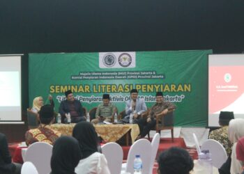 Seminar Literasi Penyiaran Aktivis Ormas Islam Jakarta  menghadirkan narasumber, Sekertaris Umum MUI DK Jakarta, KH. Auza’I Mahfudz, Ketua KPID Jakarta, Puji Hartoyo, SE.MM, Ketua Komisi Infokom MUI DK Jakarta, Raihan Febriansyah, M.Kom dan Produser Program Religi TVRI, Rita Hendri Okmawati.
(27/08/24)
Foto: Infokom MUI Jakarta