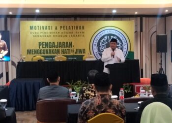 Ketua Umum MUI DK Jakarta, KH. Muhammad Faiz Lc, MA Saat Membuka Motivasi dan Pelatihan Guru PAI pada Rabu (04/09/24) di The Tavia Heritage Hotel Jakarta
Foto: Infokom MUI Jakarta