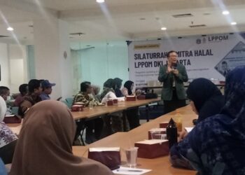 Direktur LPPOM MUI DK Jakarta, Drg.  H. Deden Edi S, MM saat menyampaikan materi dalam kegiatan Silaturahim Mitra Halal LPPOM DKI Jakarta pada Rabu (18/09/24) di Jakarta Islamic Centre, Jakarta Utara
Foto: beritabatam.co