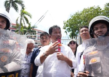 Kepala BP Batam, Muhammad Rudi, menerima aspirasi warga Perumahan Putra Jaya, Tanjung Uncang, pada Rabu (18/09/24)
Foto: BP Batam