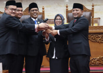 Dibimbing Ketua Pengadilan Negeri, Kamal, Aweng, dan Hendra Resmi Jadi Pimpinan DPRD Kota Batam