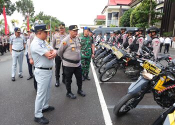 Wakapolda Kepri Pimpin Apel Gelar Pasukan Operasi Zebra Seligi 2024
Foto: Humas Polda Kepri