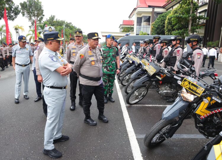 Wakapolda Kepri Pimpin Apel Gelar Pasukan Operasi Zebra Seligi 2024
Foto: Humas Polda Kepri