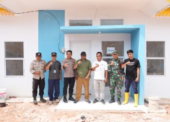 5 Kepala Keluarga (KK) asal Rempang kembali bergeser dari hunian sementara menuju rumah baru di Kawasan Tanjung Banon, Senin (06/01/25).
Foto: BP Batam