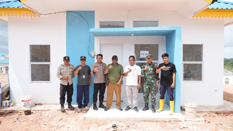 5 Kepala Keluarga (KK) asal Rempang kembali bergeser dari hunian sementara menuju rumah baru di Kawasan Tanjung Banon, Senin (06/01/25).
Foto: BP Batam