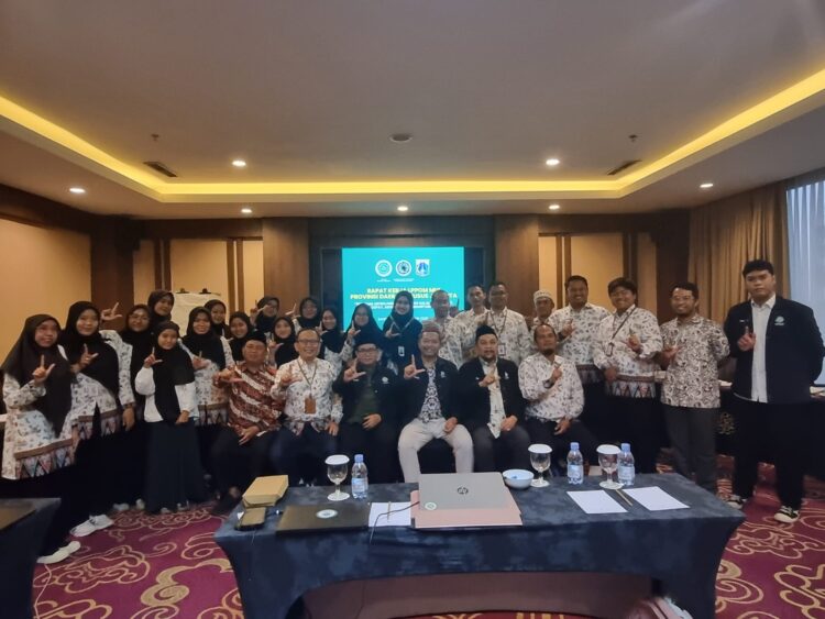 Rapat Kerja Lembaga Pengkajian Pangan, Obat-obatan dan Kosmetika Majelis Ulama Indonesia (LPPOM MUI) DKI Jakarta digelar di Hotel Sunshine Bandung pada 20-22 Januari 2025
Foto: Humas