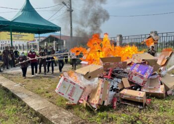 Bea Cukai Langsa Musnahkan Barang Ilegal Senilai Miliaran Rupiah
(17/02/25)
Foto: BC