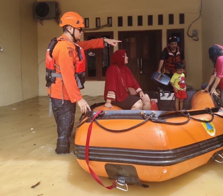 Banjir Bekasi, Bupati Instruksikan BPBD dan Dinsos Turun ke Lokasi Banjir
Foto: SS