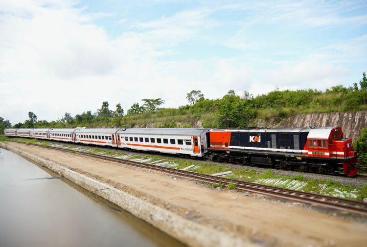PT Kereta Api Indonesia (Persero) Divre IV Tanjungkarang siap menambah rangkaian pada KA Rajabasa relasi Tanjungkarang – Kertapati selama angkutan Lebaran 2025
Foto: Humas