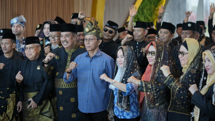 Kepala BP Batam Amsakar Achmad dan Wakil Kepala BP Batam Li Claudia Chandra berkomitmen memastikan kebijakan yang tepat agar terwujud visi menjadikan Batam sebagai pusat investasi dan pariwisata terdepan.
Foto: BP Batam