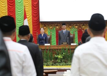 Kepala Badan Pengusahaan Batam (BP Batam), Amsakar Achmad bersama Wakil Kepala BP Batam, Li Claudia Chandra menghadiri Rapat Paripurna DPRD Kota Batam
(03/02/25)
Foto: BP Batam