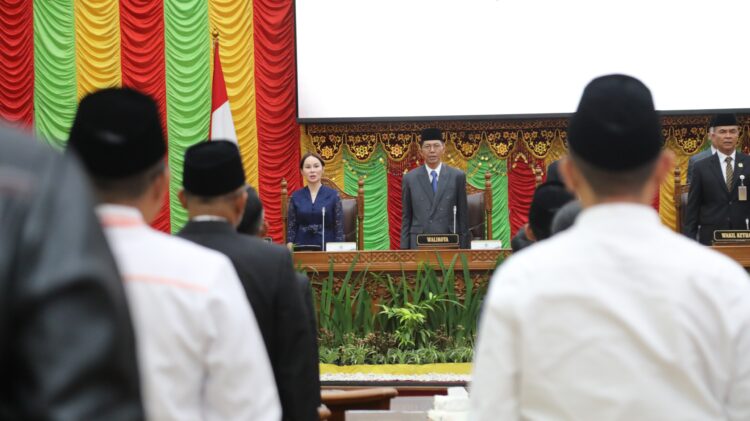 Kepala Badan Pengusahaan Batam (BP Batam), Amsakar Achmad bersama Wakil Kepala BP Batam, Li Claudia Chandra menghadiri Rapat Paripurna DPRD Kota Batam
(03/02/25)
Foto: BP Batam