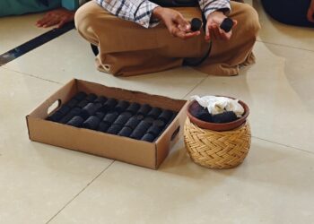 Sebuah inovasi unik hadir dari Gampong Lamkeunung, Kecamatan Darussalam, Kabupaten Aceh Besar. Bricket LK Coffee, produk berbentuk arang yang terbuat dari ampas kopi (coffee logs)
Foto: BC Aceh